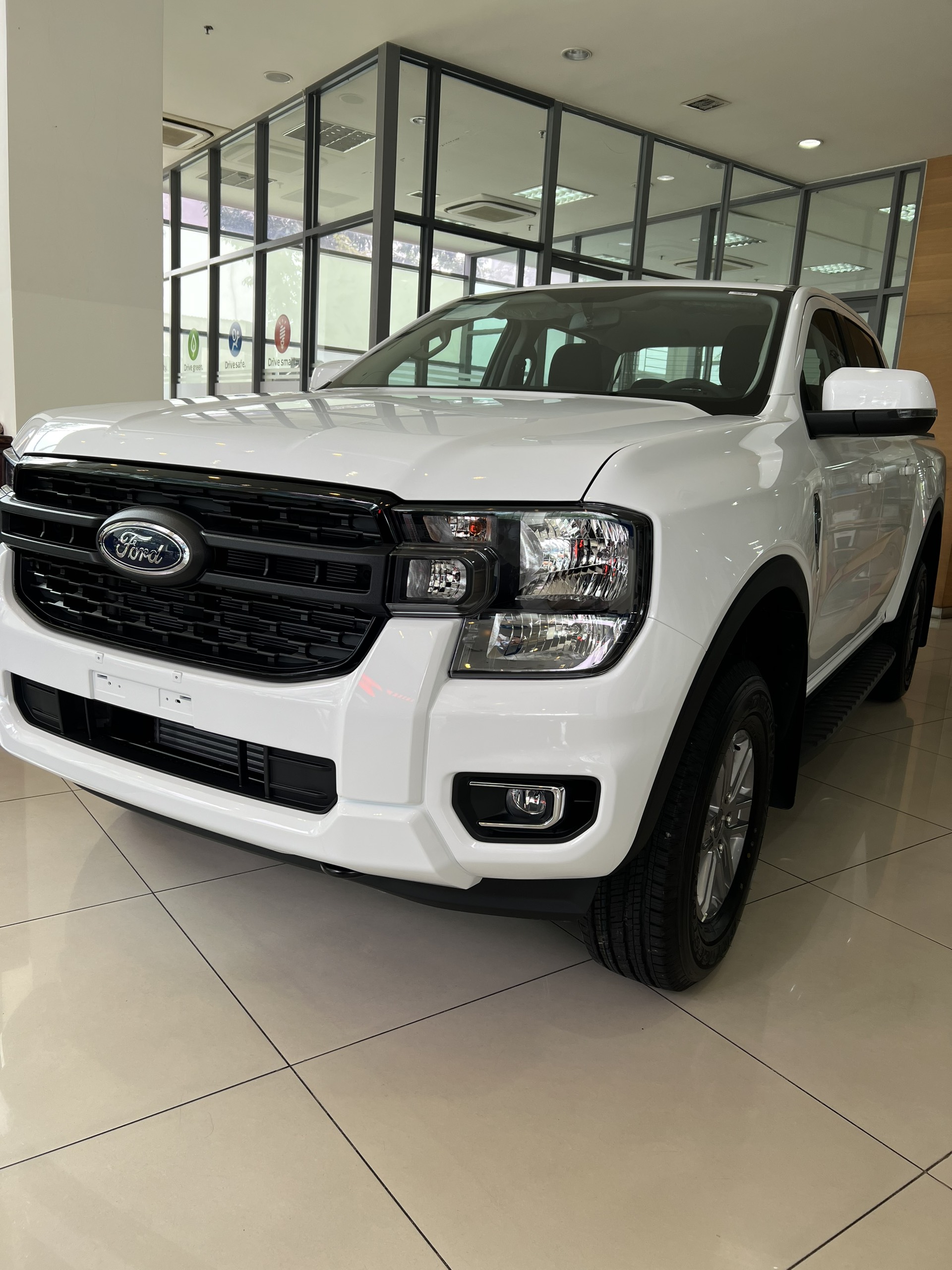 So sánh Ford Ranger 4x4 và 4x2: Lựa chọn nào phù hợp với bạn?